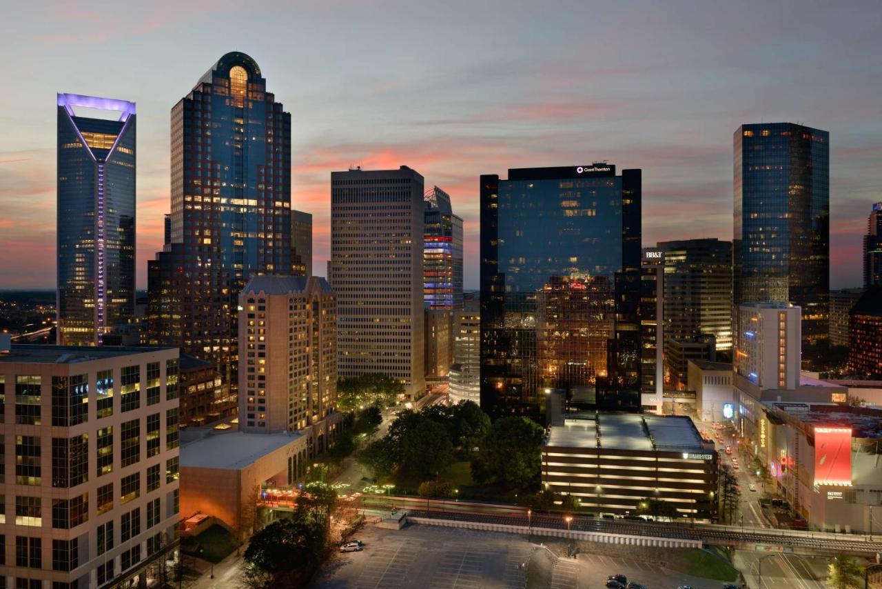 Hilton Charlotte Uptown Hotel Exterior photo